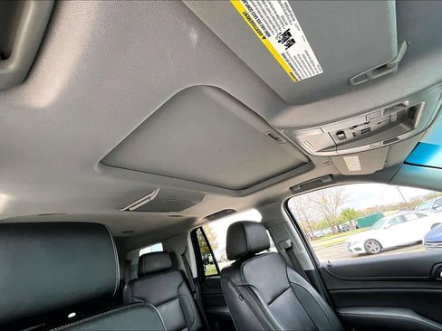 Used 2017 GMC Yukon SLT w/ Premium Edition image 11