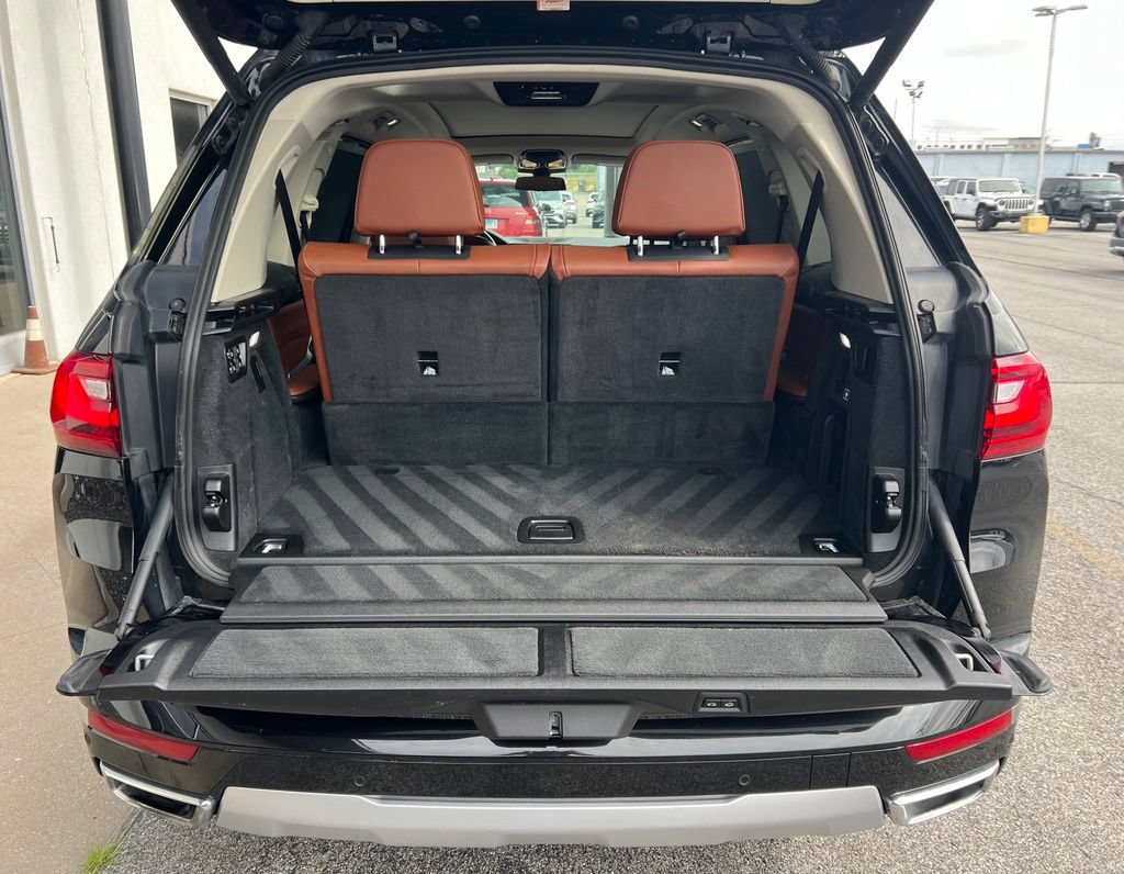 Used 2020 BMW X7 xDrive40i w/ Premium Package AWD/4WD image 29