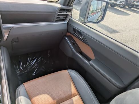 Used 2024 Lexus GX 550 w/ Accessory Package (Z1) AWD/4WD image 17