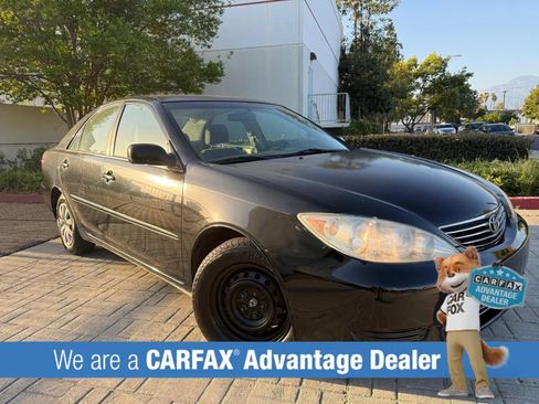 Used 2005 Toyota Camry LE FWD image 2