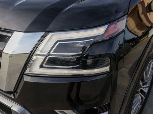 Used 2023 Nissan Armada SL w/ Captain's Chairs Package image 12