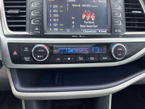 Used 2015 Toyota Highlander Limited Platinum image 32