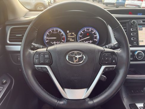 Used 2018 Toyota Highlander Limited image 24