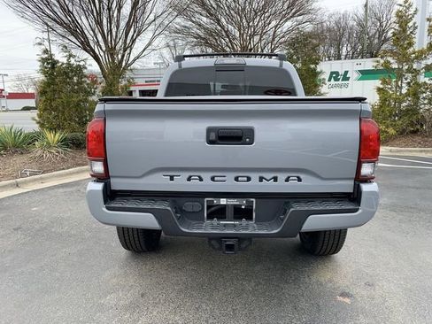 Used 2018 Toyota Tacoma TRD Sport image 7