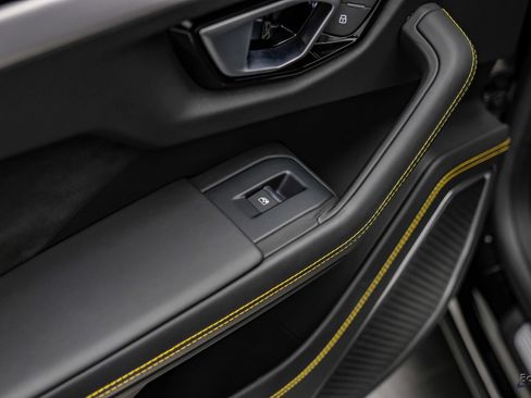 Used 2022 Lamborghini Urus AWD/4WD image 96