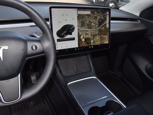 Used 2021 Tesla Model Y Long Range image 24