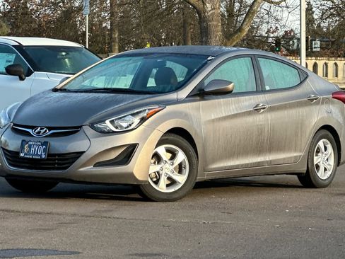 Used 2014 Hyundai Elantra SE image 2