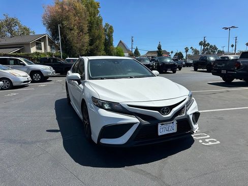 Used 2024 Toyota Camry SE FWD image 5