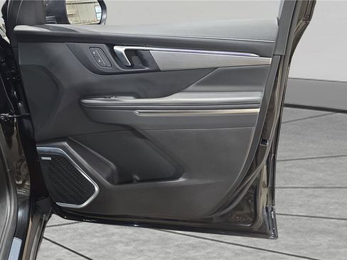 Used 2025 Buick Enclave Preferred image 15