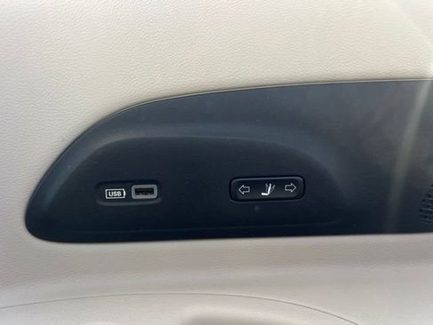 Used 2019 Chrysler Pacifica Limited FWD image 24
