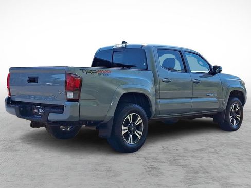 Used 2019 Toyota Tacoma TRD Sport w/ Technology Package AWD/4WD image 4