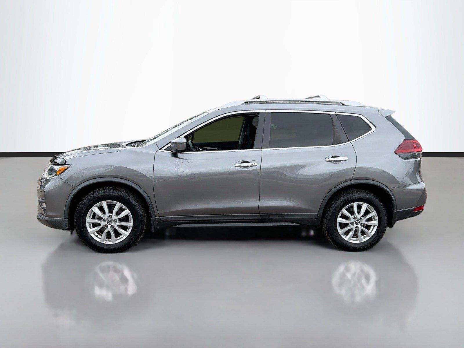 Used 2018 Nissan Rogue SV w/ Premium Package AWD/4WD image 8