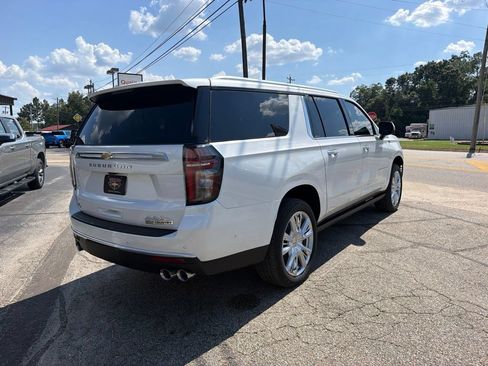 Used 2024 Chevrolet Suburban High Country w/ Advanced Technology Package AWD/4WD image 5