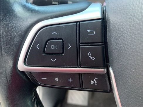 Used 2023 Toyota Highlander LE image 25