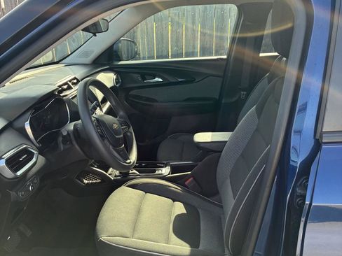 Used 2023 Chevrolet TrailBlazer LT image 2