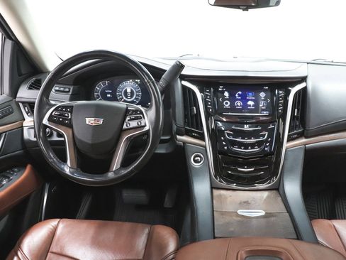 Used 2019 Cadillac Escalade ESV Premium Luxury image 30