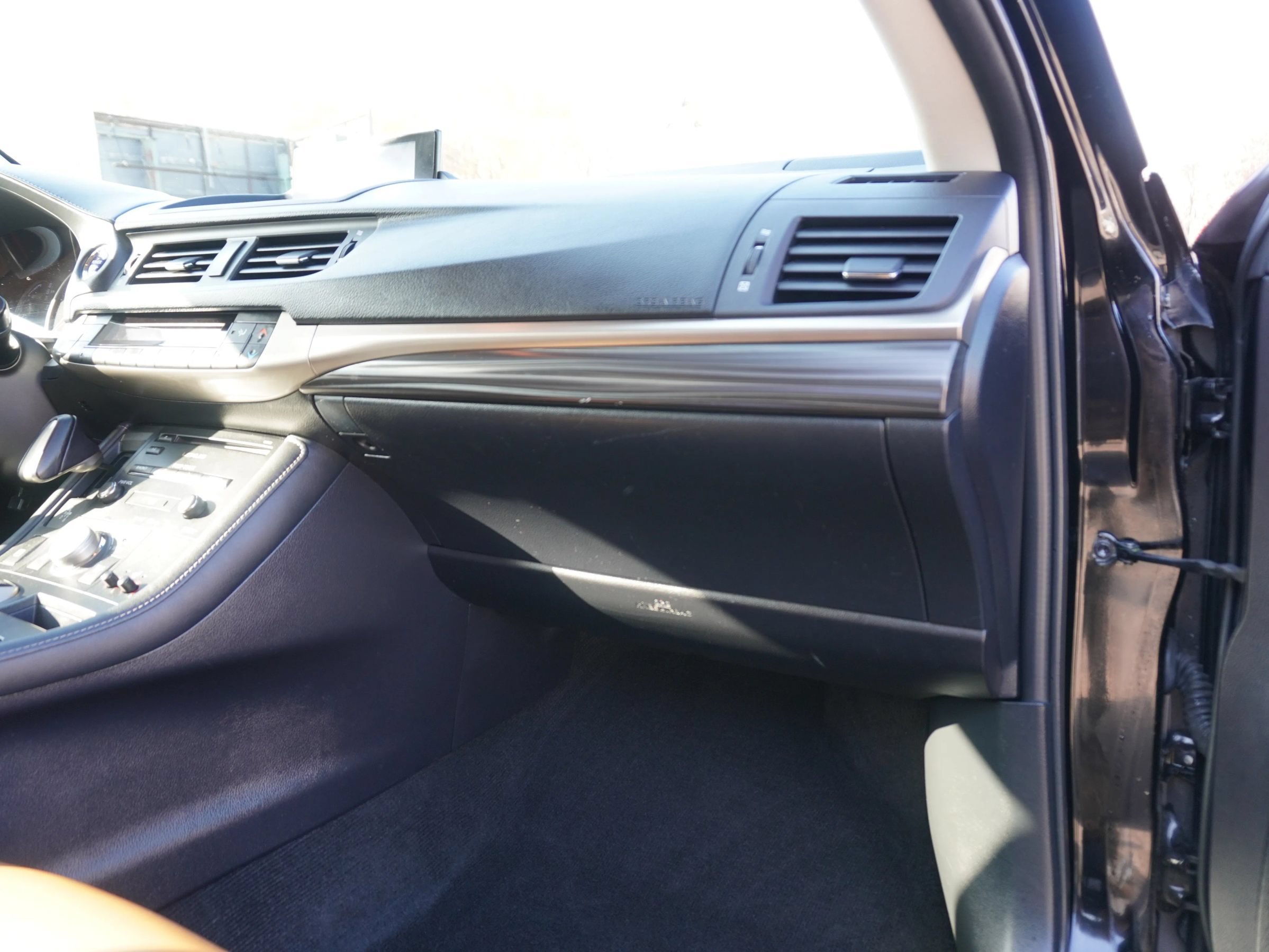Used 2015 Lexus CT 200h w/ Navigation Package FWD image 26