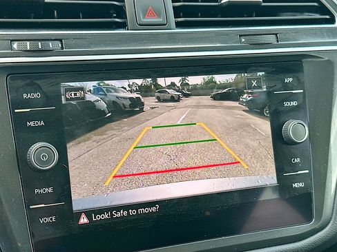 Used 2021 Volkswagen Tiguan SE w/ Panoramic Sunroof Package image 14