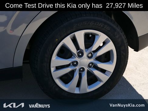 Used 2023 Kia Soul LX image 9