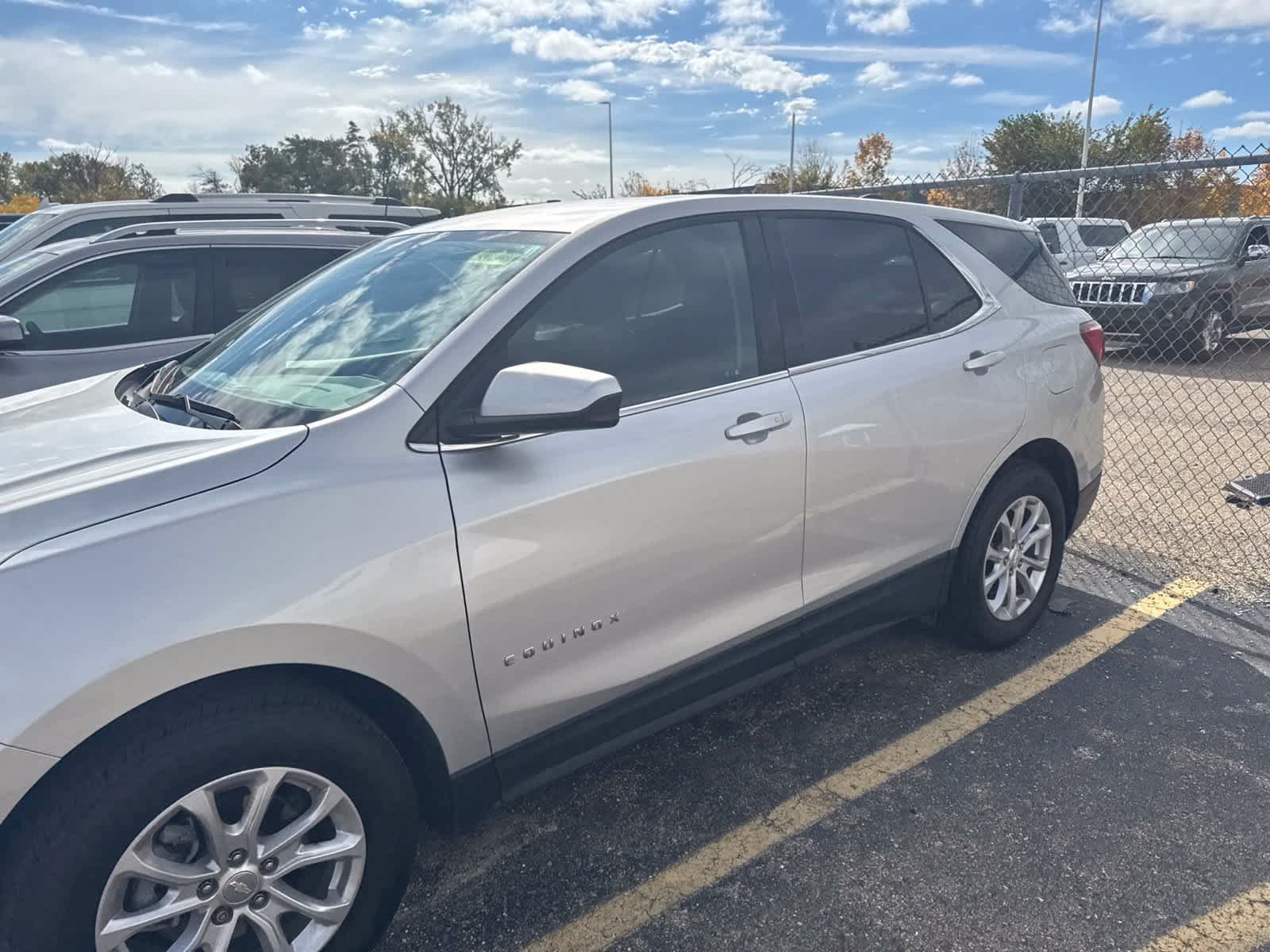 Used 2020 Chevrolet Equinox LT w/ Driver Convenience Package FWD image 3
