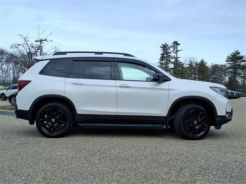 Used 2025 Honda Passport Black Edition image 2