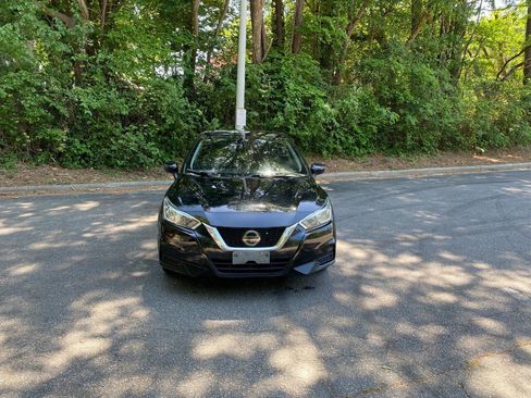 Used 2020 Nissan Versa SV FWD image 11