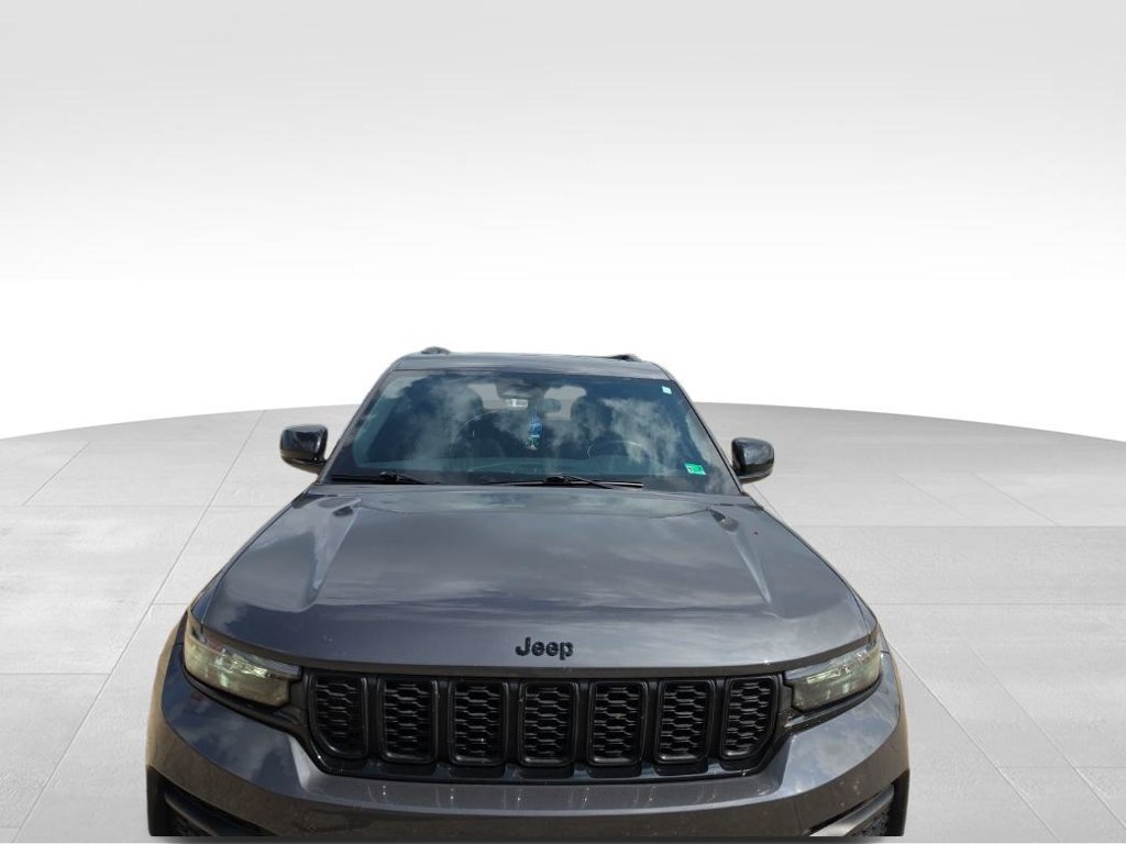 Used 2023 Jeep Grand Cherokee Altitude AWD/4WD image 2