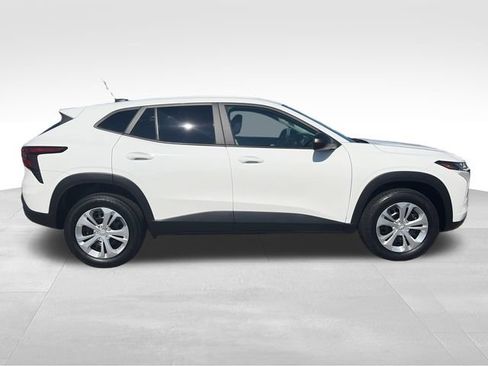 Used 2024 Chevrolet Trax LS FWD image 9