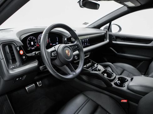 Certified 2025 Porsche Cayenne S AWD/4WD image 4