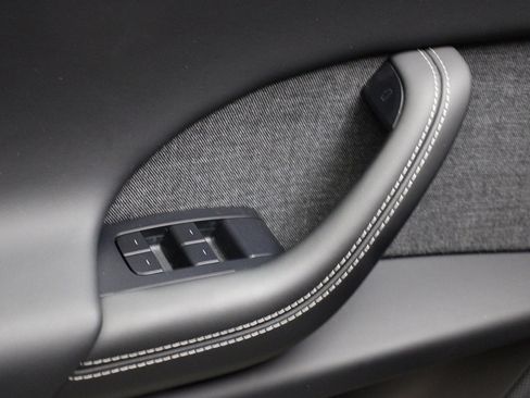 Used 2022 Tesla Model X Plaid image 7