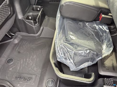 New 2025 Jeep Gladiator High Tide image 29