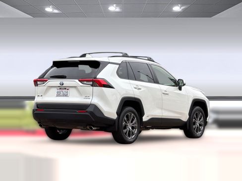 Used 2022 Toyota RAV4 XLE Premium AWD/4WD image 9