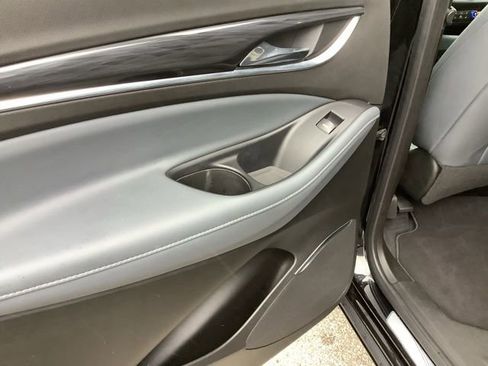 Used 2022 Buick Enclave Essence w/ Sport Touring Edition image 18