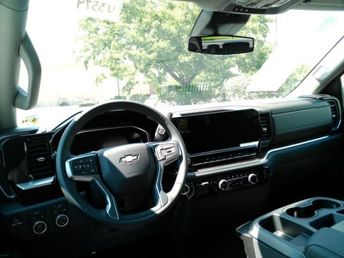 Used 2026 Chevrolet Silverado 1500 LT AWD/4WD image 9