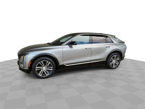 Certified 2025 Cadillac Lyriq Luxury image 4