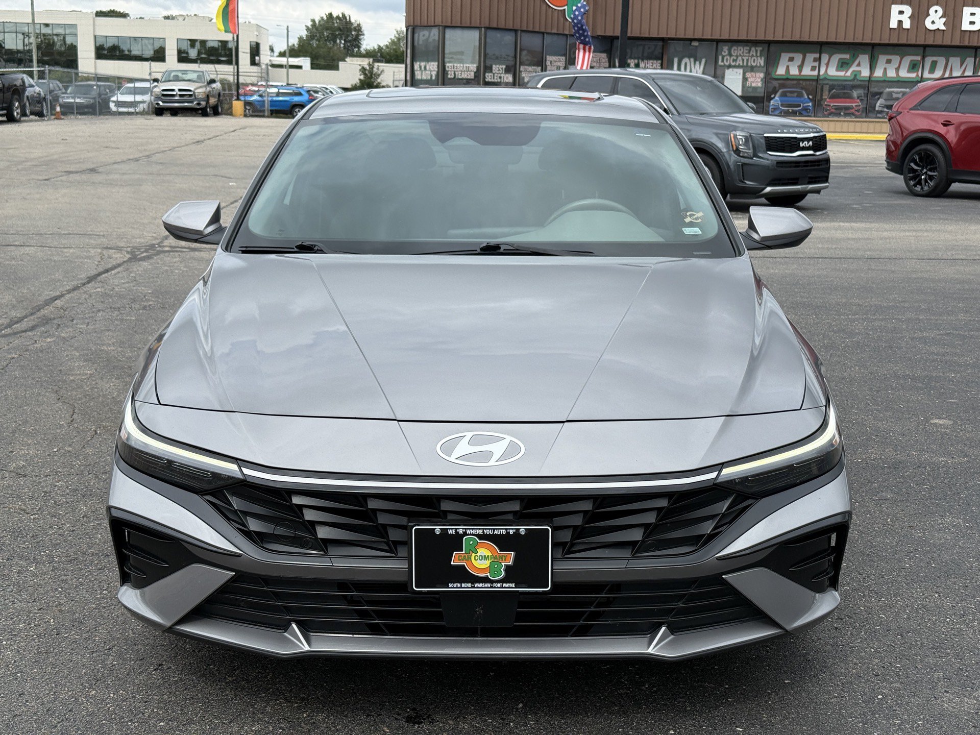 Used 2025 Hyundai Elantra SEL FWD image 3