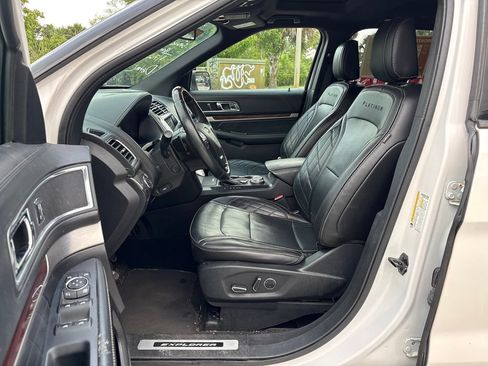 Used 2018 Ford Explorer Platinum AWD/4WD image 31
