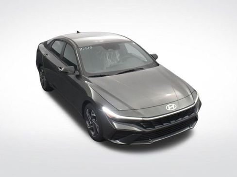 Used 2025 Hyundai Elantra Sport image 20