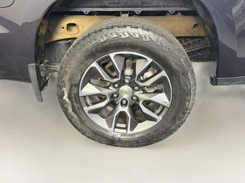 Used 2024 Chevrolet Silverado 1500 LT AWD/4WD image 11