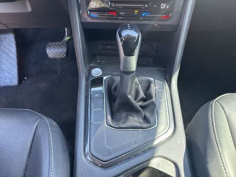 Used 2023 Volkswagen Tiguan SE image 18