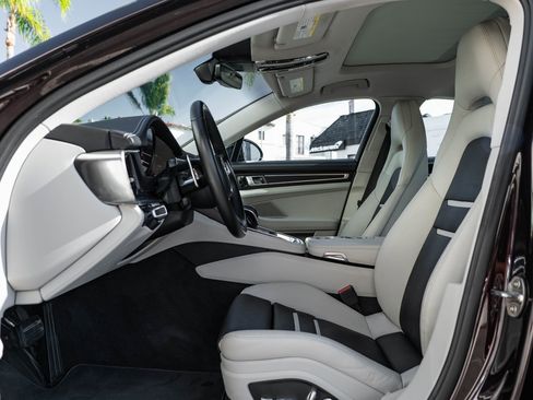 Used 2021 Porsche Panamera image 23