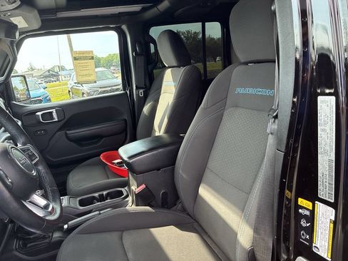 Used 2022 Jeep Wrangler Unlimited Rubicon 4xe AWD/4WD image 11