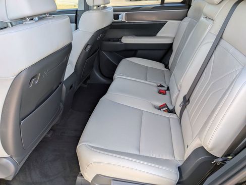 Used 2025 Hyundai Santa Fe SEL image 18