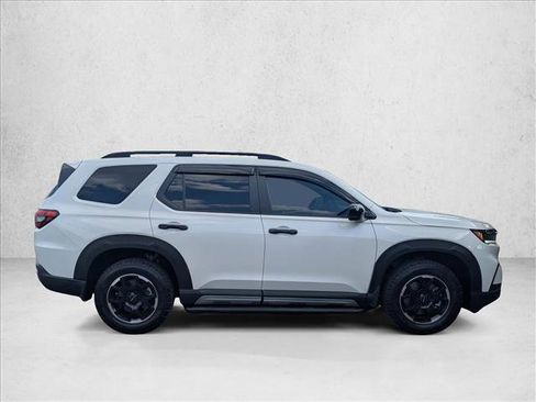 Used 2025 Honda Pilot TrailSport image 4