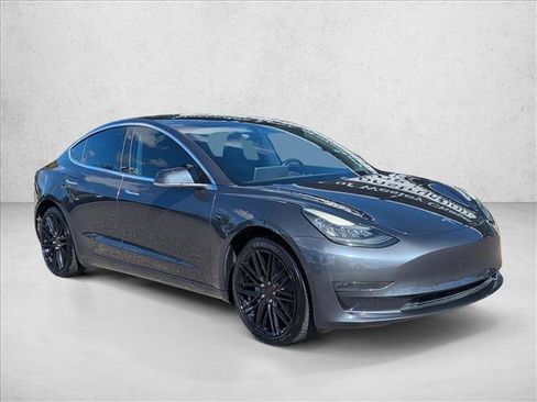 Used 2018 Tesla Model 3 Mid Range image 3