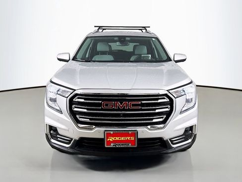 Used 2022 GMC Terrain SLT w/ Infotainment Package II image 2
