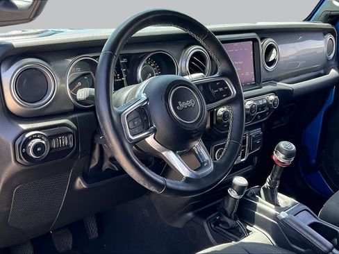 Used 2022 Jeep Wrangler Unlimited Sahara w/ LED Lighting Group AWD/4WD image 16