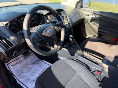 Used 2015 Ford Focus SE FWD image 9