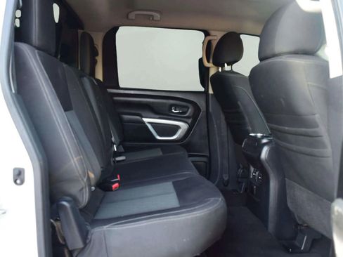 Used 2017 Nissan Titan SV image 13