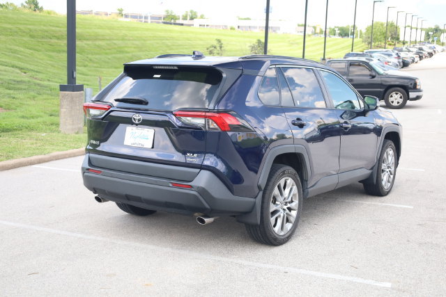 Used 2021 Toyota RAV4 XLE Premium AWD/4WD image 4